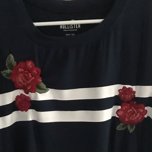 rose embroidered crop top🌹 - Picture 2 of 2